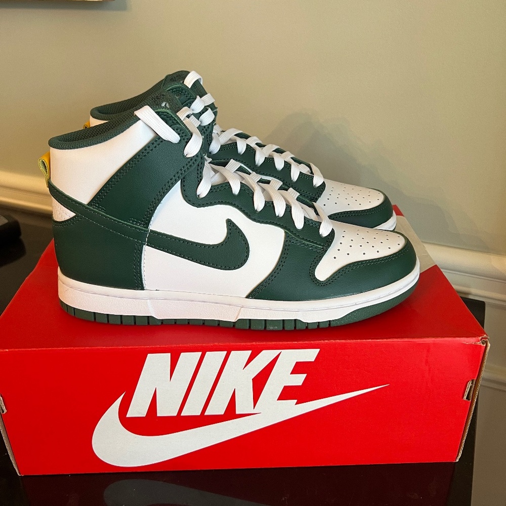 Nike Dunk Hi Retro Sneakers, Noble Green/White, Size 8.5 Womens/7 Mens